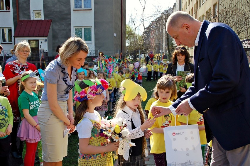 Dzieci z przedszkola „Mały Sportowiec" sadziły drzewa we Wrocławiu