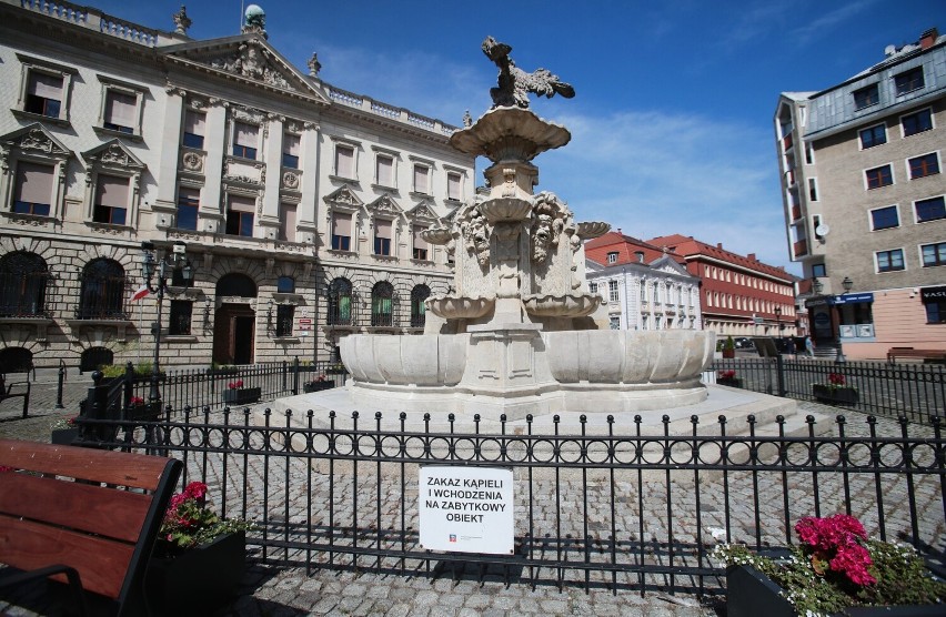 Rzeźba (kiedyś fontanna) na szczecińskim placu Orła Białego