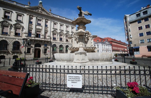 Rzeźba (kiedyś fontanna) na szczecińskim placu Orła Białego