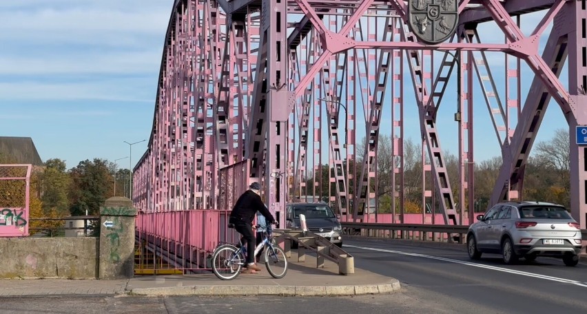 Piesi skarżą się na rowerzystów na moście w Głogowie