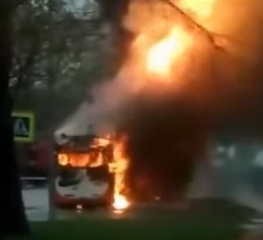Częstochowa: Spłonął autobus hybrydowy [ZDJĘCIA,WIDEO]