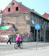 W końcu zniknie gruzowisko z narożnika ulic 3 Maja i Tumskiej