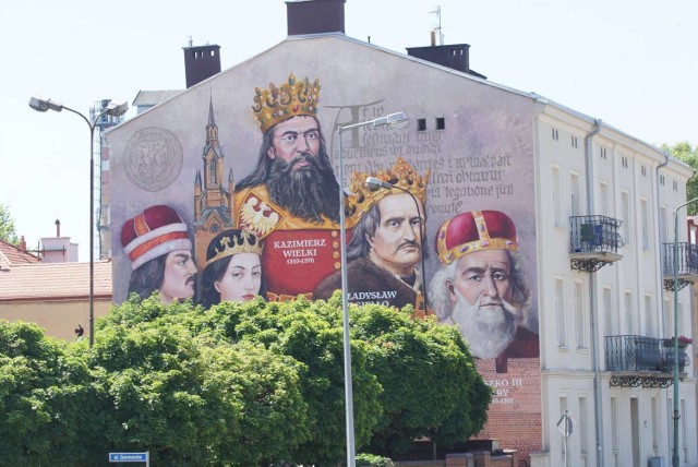 "Królewski mural" w Kaliszu zdobi ścianę kamienicy przy ulicy Stawiszyńskiej.