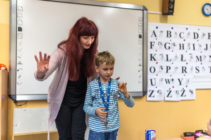 ,,Migające przedszkola, migające szkoły", czyli kreatywny projekt z językiem migowym