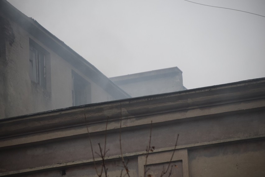 Pożar w hali na terenie dawnych Zakładów Dziewiarskich Sira