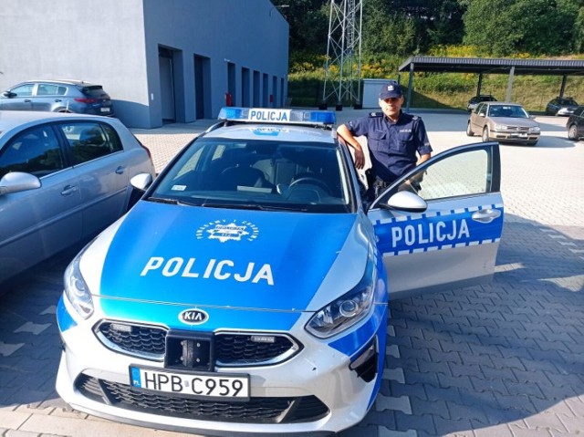 Policjant z Lwówka Śląskiego uratował samobójczynię. Kobieta weszła do lasu tuż obok domu funkcjonariusza. Na szyi miała pasek.