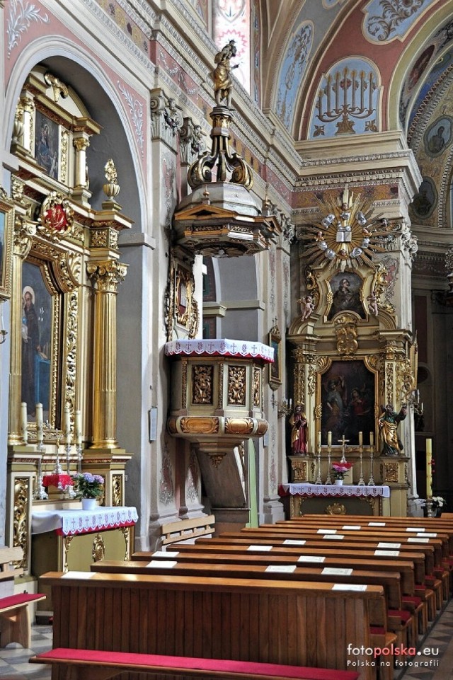 Ambona w kościele pw. św. Bartłomieja we Włodowicach. Przesuwaj zdjęcia w prawo - naciśnij strzałkę lub przycisk NASTĘPNE
