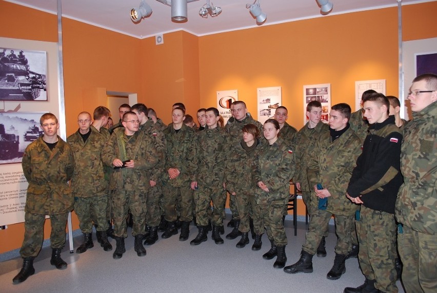 Szkolenie warszawskich klas wojskowych w Żaganiu. Przemierzanie historycznego szlaku militarnego