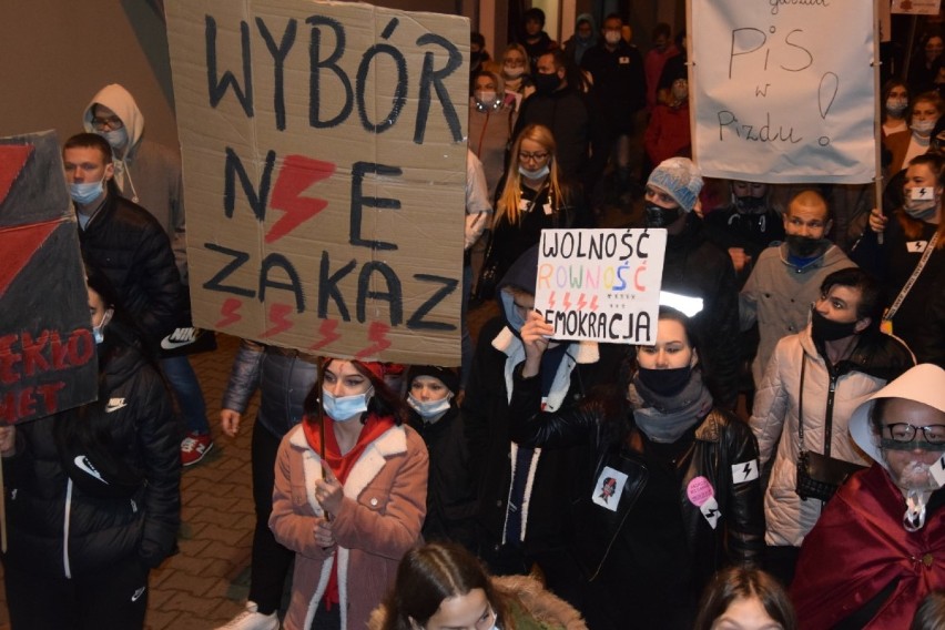 Wągrowiec. Protest kobiet przeszedł ulicami miasta 