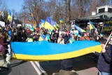 Kolejny dzień protestów przed ambasadą Rosji w Warszawie. "Nie zgadzamy się na wojnę"
