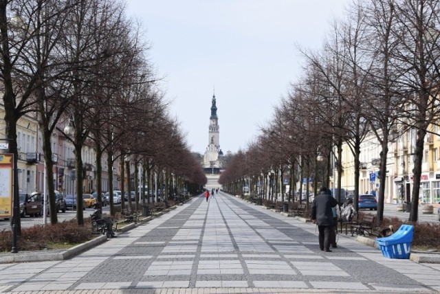 Częstochowa - 2,81

Częstochowa jest najsmutniejsza w Polsce. Jest bezapelacyjnym liderem, jako jedyne miasto ma ocenę poniżej 3.