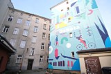 Ochota jak ze snów. Nowy mural na pojawił się na budynku przy ul. Raszyńskiej 