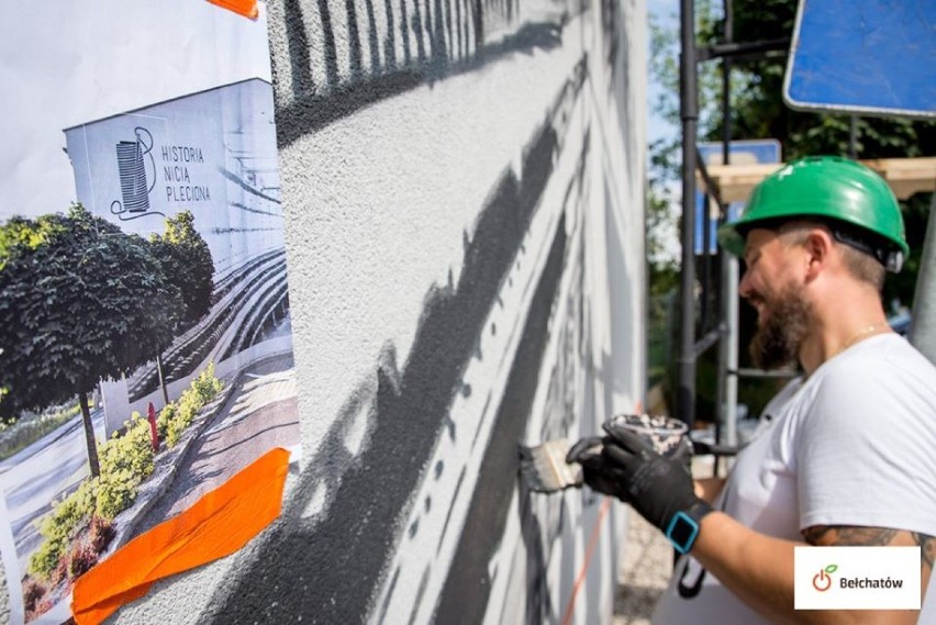 Na koljnym budynku powstaje mural. Ozdobią one Kamienice...