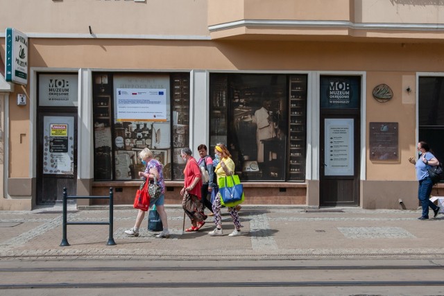 Muzeum Apteki „Pod Łabędziem” przy ul. Gdańskiej 5 otworzy drzwi dla zwiedzających po zakończeniu remontu. W nowo zaaranżowanym muzeum farmacji zobaczymy unikatowe eksponaty, poznając dzieje bydgoskiego aptekarstwa. Będzie też okazja zasmakować w ziołowych herbatach