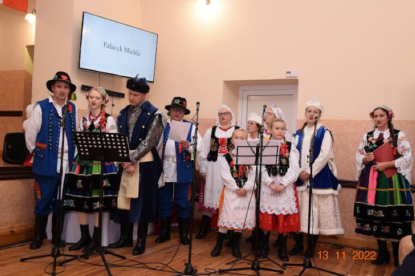 Patriotyczne śpiewanie w Ostrowie koło Radymna [ZDJĘCIA] 