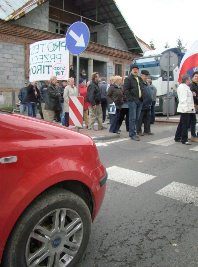 Blokada drogi w Spytkowicach. Zdesperowani mieszkańcy wyszli na drogę nr 44 [ZDJĘCIA]