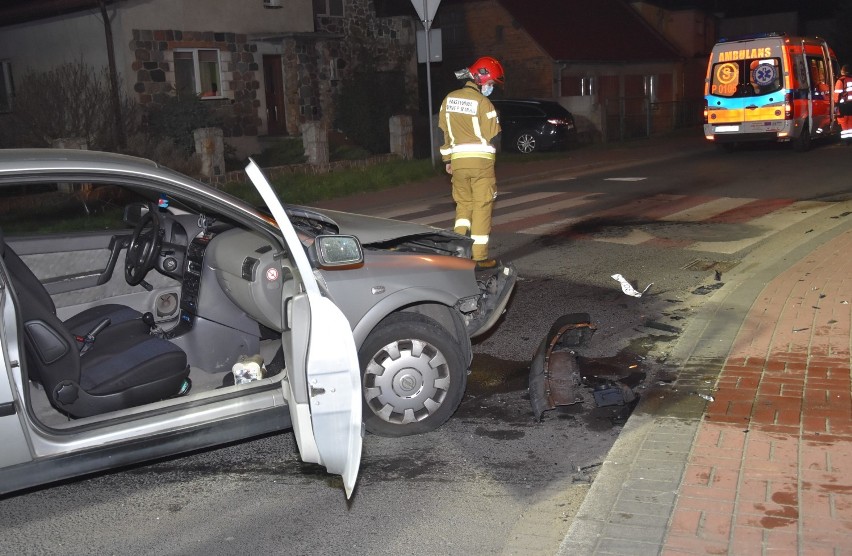 Wypadek na skrzyżowaniu w centrum Grodziska. Policjanci...