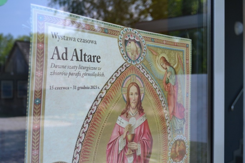 Unikalna wystawa 'Ad altare' w skansenie w Chorzowie! Zobacz z bliska piękne i bogate szaty liturgiczne z Górnego Śląska