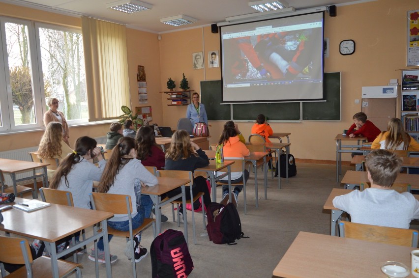 Kaźmierz. Młodzież spotkała się z przedstawicielką KRUS [ZDJĘCIA]