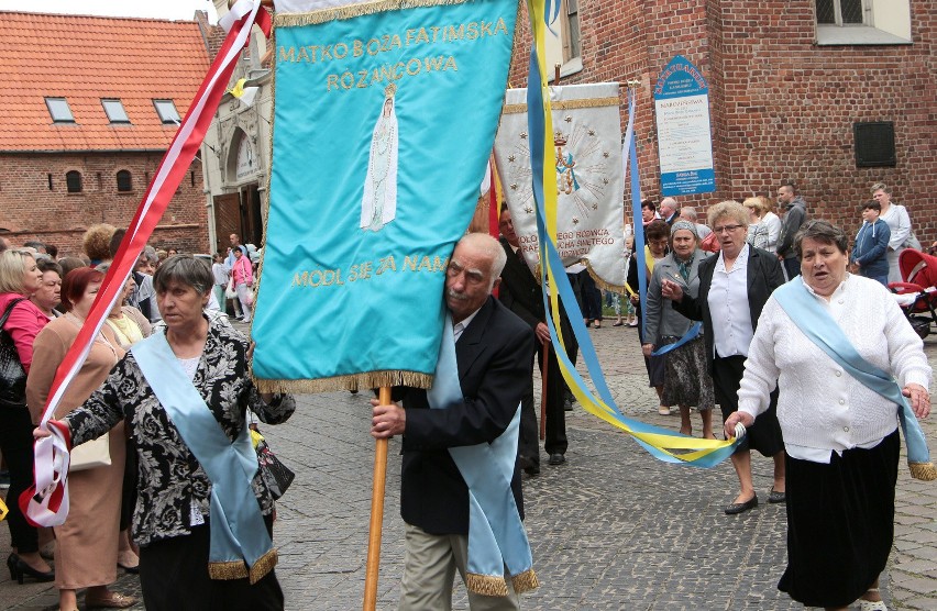 W Grudziądzu kilka tysięcy wiernych wzięło udział w...