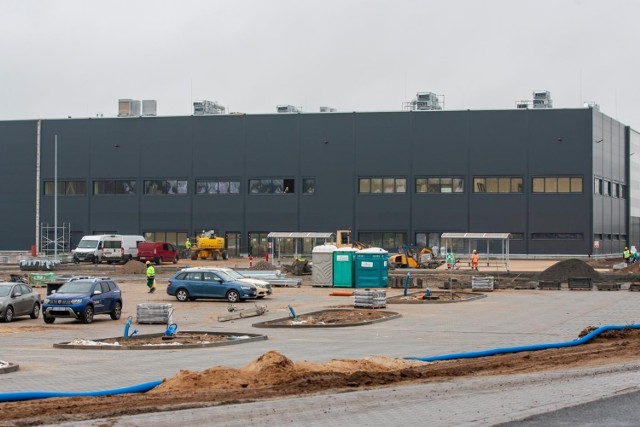 Budowa centrum dystrybucyjnego Zalando w Białych Błotach ma zostać ukończona w marcu tego roku. Zatrudnienie znaleźć ma tu docelowo nawet 800 osób.