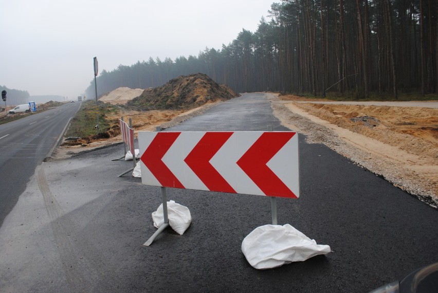 Gotowy jest już fragment trasy serwisowej. Takich dróg do...