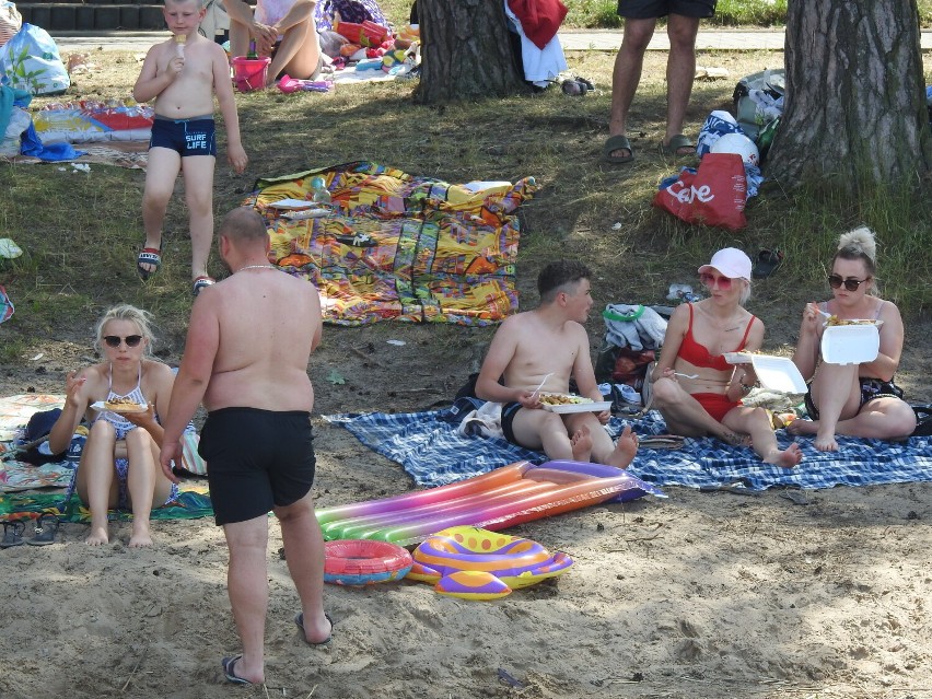 Wypoczynek w Augustowie. Plaże w Augustowie, nad jeziorem Necko oblężone [Zdjęcia]