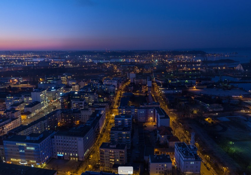 Gdynia nocą. Niesamowita panorama 360 nadmorskiego miasta