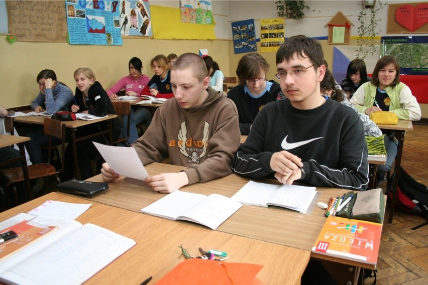 "Pouczenie polega na wskazaniu nieletniemu niezgodności jego...