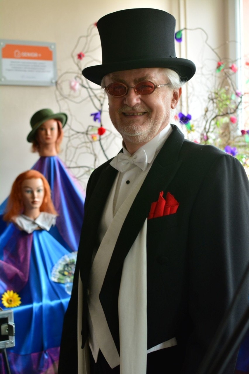 150 kapeluszy w Klubie Seniora w Kielcach. Niezwykły pokaz [WIDEO, ZDJĘCIA]