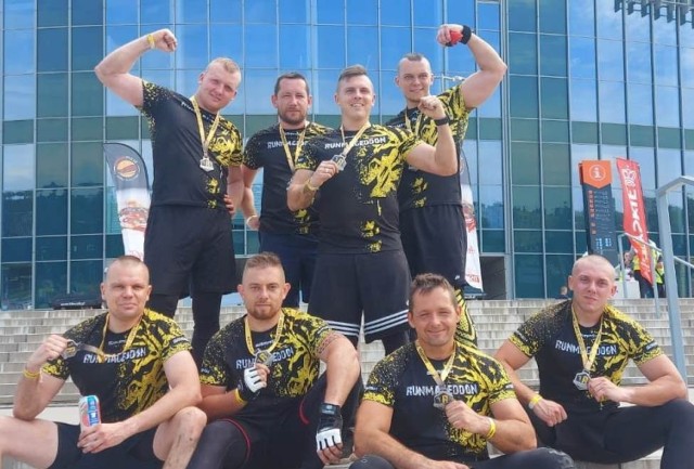 Ekipa ośmiu policjantów z komendy w Oświęcimiu stanęła na starcie Runmageddon Rekrut rozegranego w Gliwicach