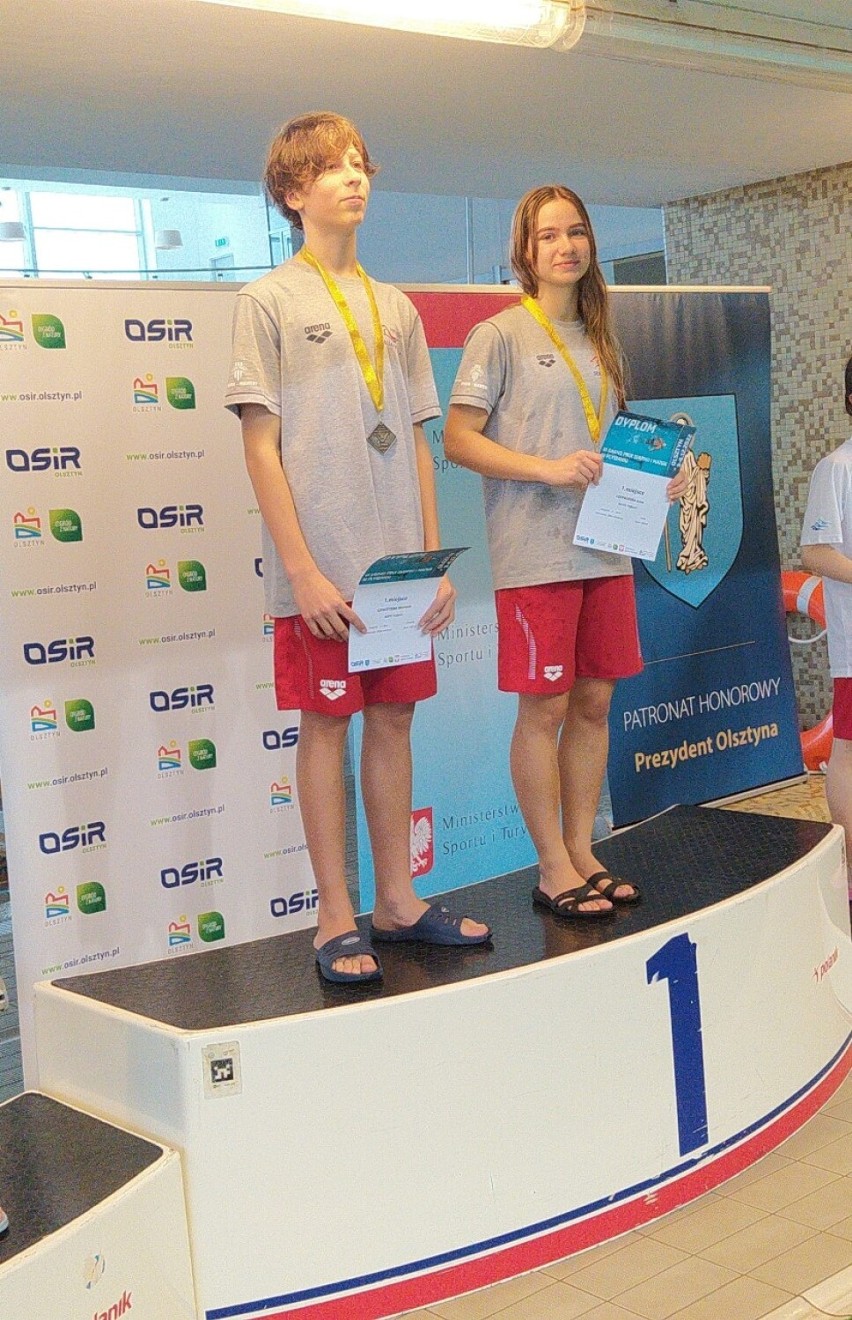 Pływanie. Medalowy start MAL WOPR w międzynarodowych zawodach w Olsztynie