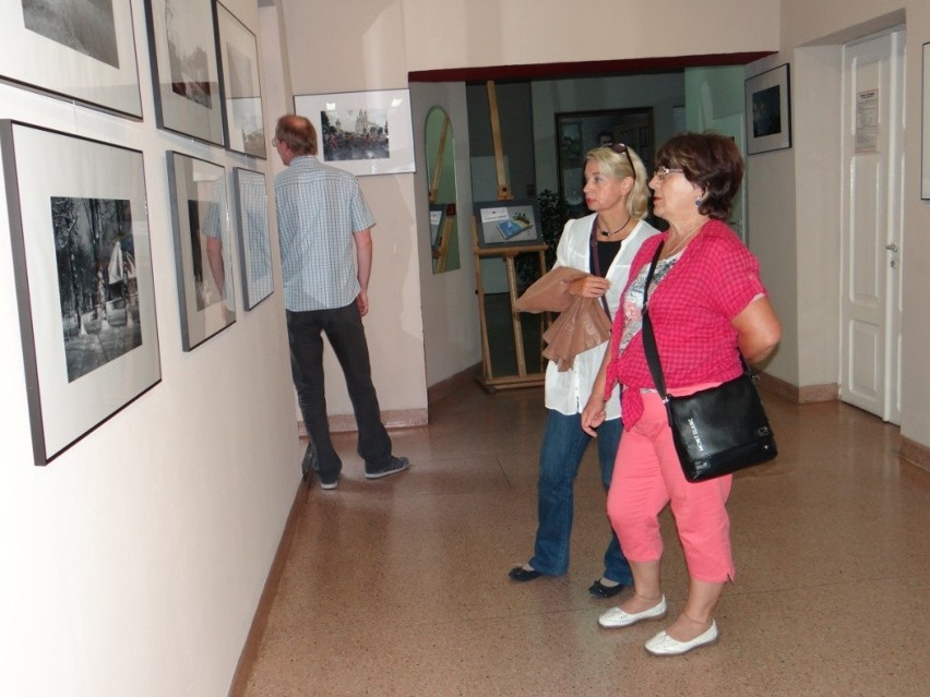 Wystawa „Portrety - Miasto i Ludzie” w MBP w Radomsku