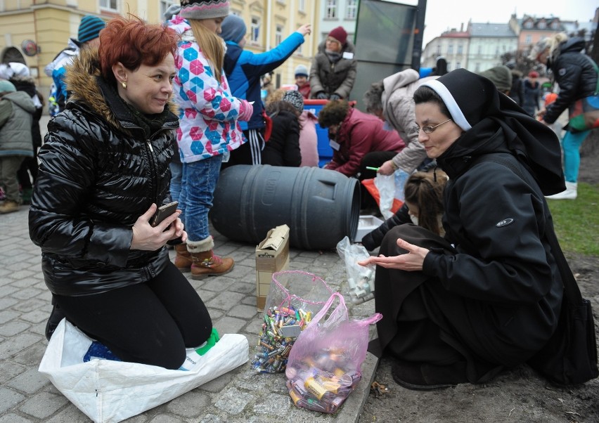 Na przemyskim Rynku zamieniano makulaturę, elektrośmieci na...