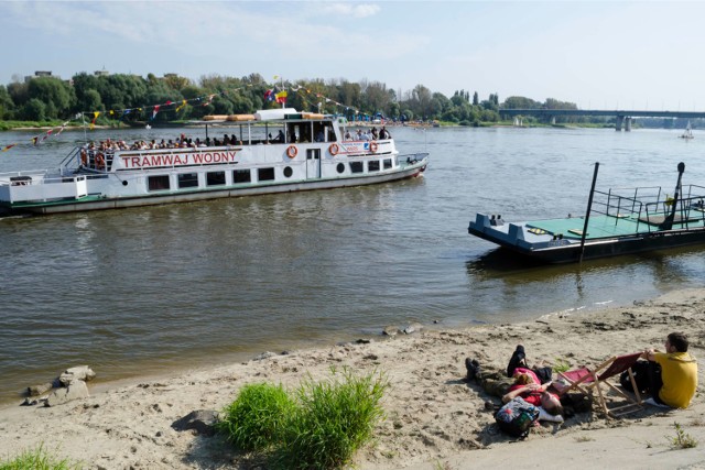 Promy, statki i tramwaj wodny wracają na Wisłę