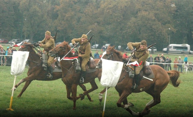 W 2013 roku, w 80 rocznicę rewii z 1933 roku również na Błoniach również pojawiło się obozowisko, konie, rekonstruktorzy.