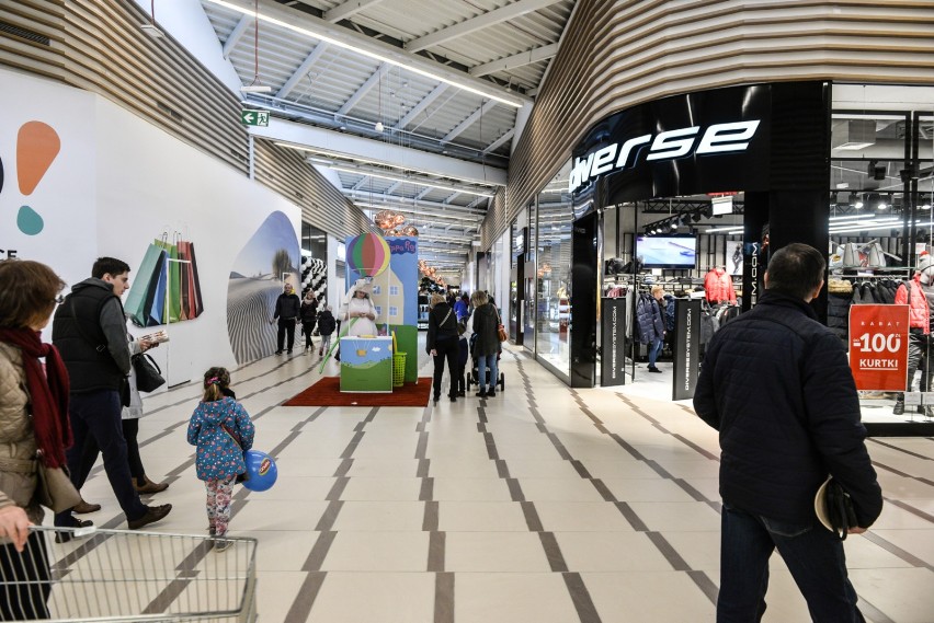 Centrum Handlowe Auchan w Gdańsku. Kolejne sklepy otwarte po remoncie [LISTA SKLEPÓW]