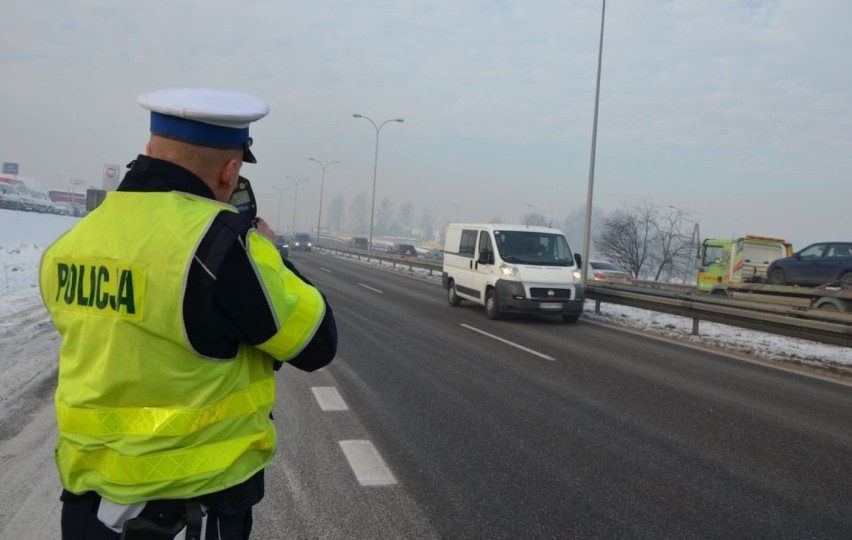 W czasie działań mundurowi realizowali kontrole prędkości, w...