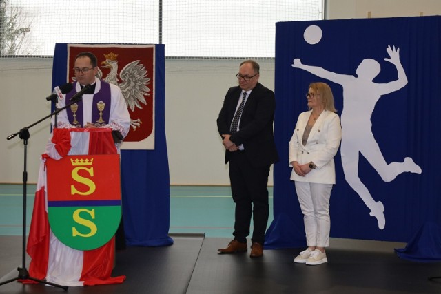 27 marca z udziałem wielu gości odbyła się uroczystość oddania do użytku hal widowiskowo-sportowych w Klukowej Hucie i w Kamienicy Szlacheckiej.