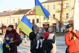 Chwała Ukrainie i bohaterom. Demonstracja solidarności na Rynku w Kielcach. Zobaczcie wideo i zdjęcia 