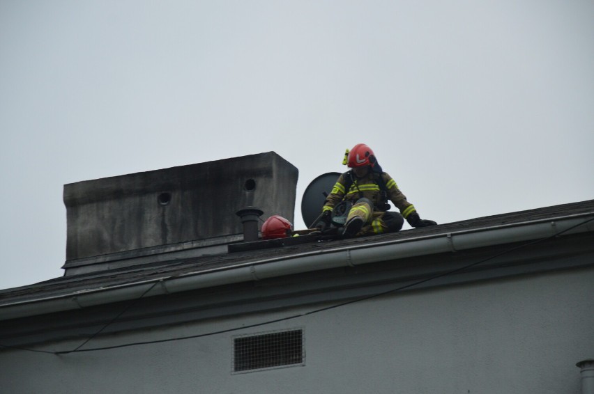 Strażacy gasili pożar w przewodzie kominowym w Zduńskiej...