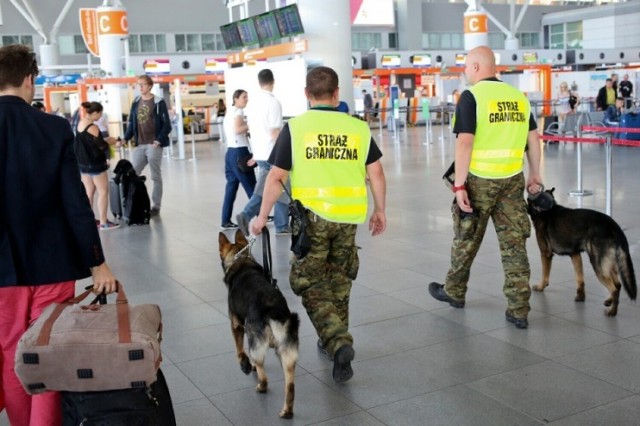 Obywatel Ukrainy zatrzymany na lotnisku Warszawa-Modlin.