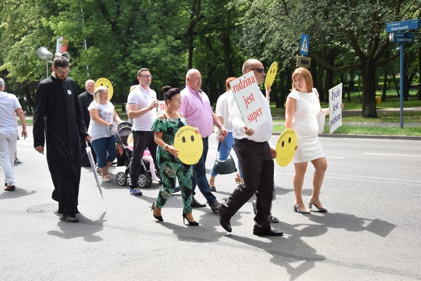 Marsz dla Życia i Rodziny przeszedł ulicami Zawiercia FOTO