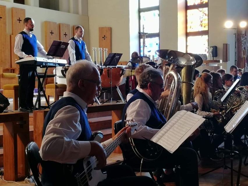 Muzycy grają na najważniejszych uroczystościach kościelnych