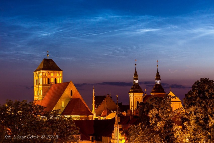 Obłoki srebrzyste nad Chojnicami.