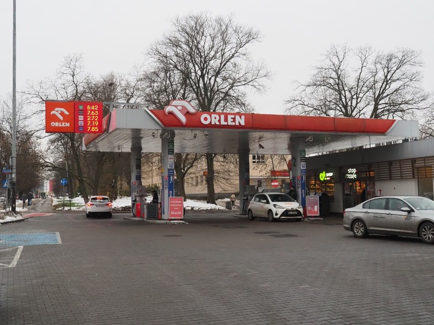 Ceny paliw w Polsce nieco różnią się od  tych, które...