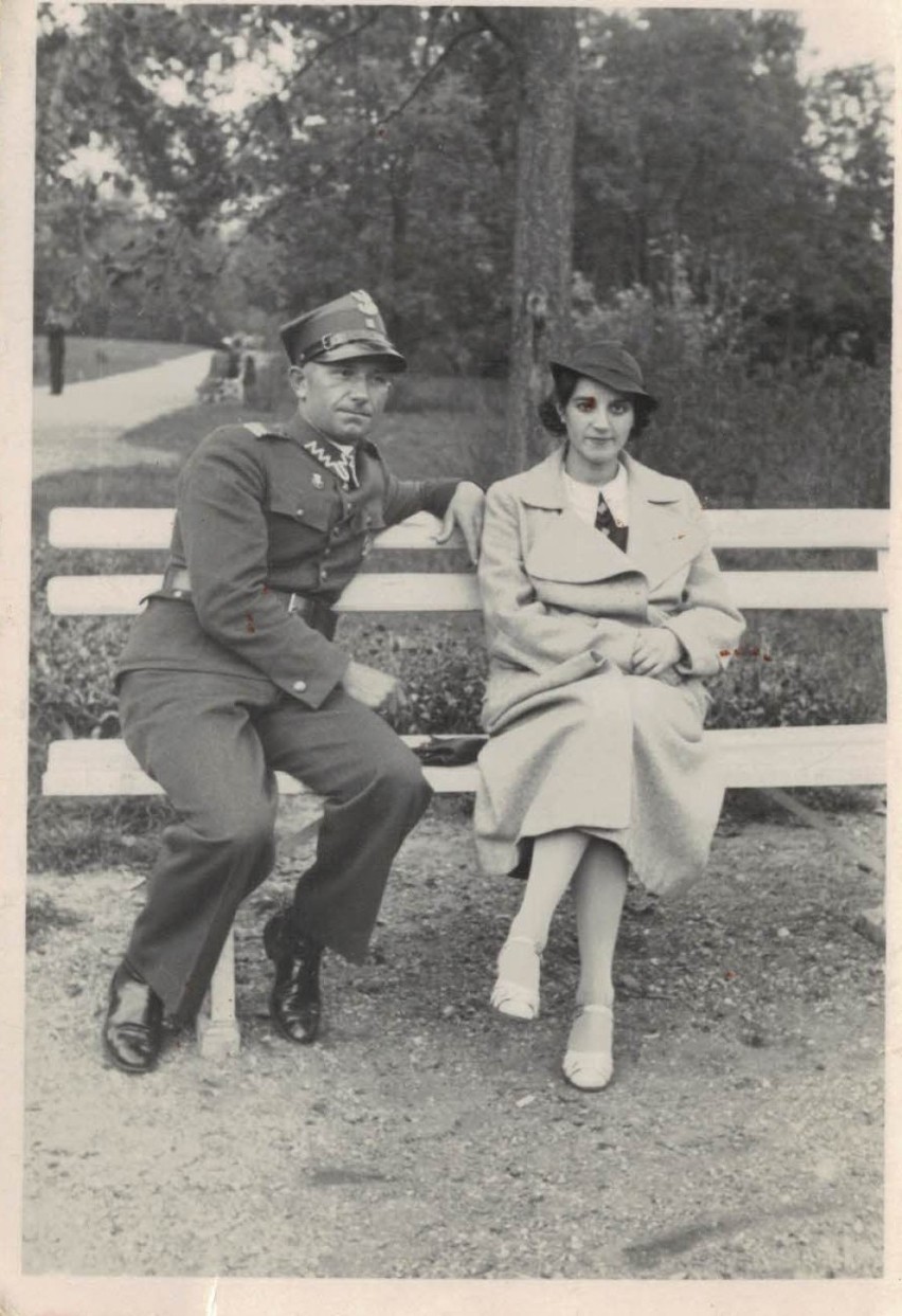 Odpoczynek na parkowej ławeczce - maj 1936