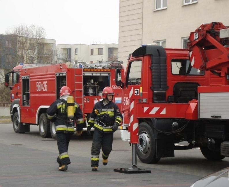 Pożar w Komendzie Powiatowej Policji w Piasecznie? To tylko ćwiczenia (ZDJĘCIA)