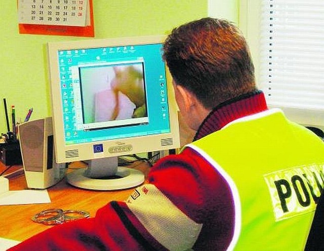 Policja na bieżąco monitoruje, kto pobiera i zamieszcza pornografię dziecięcą w internecie