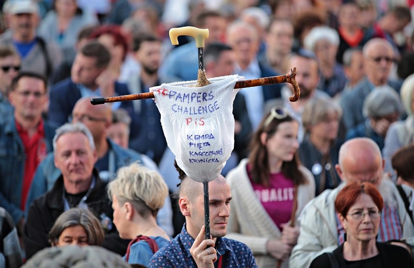 Manifestacja KOD w Krakowie